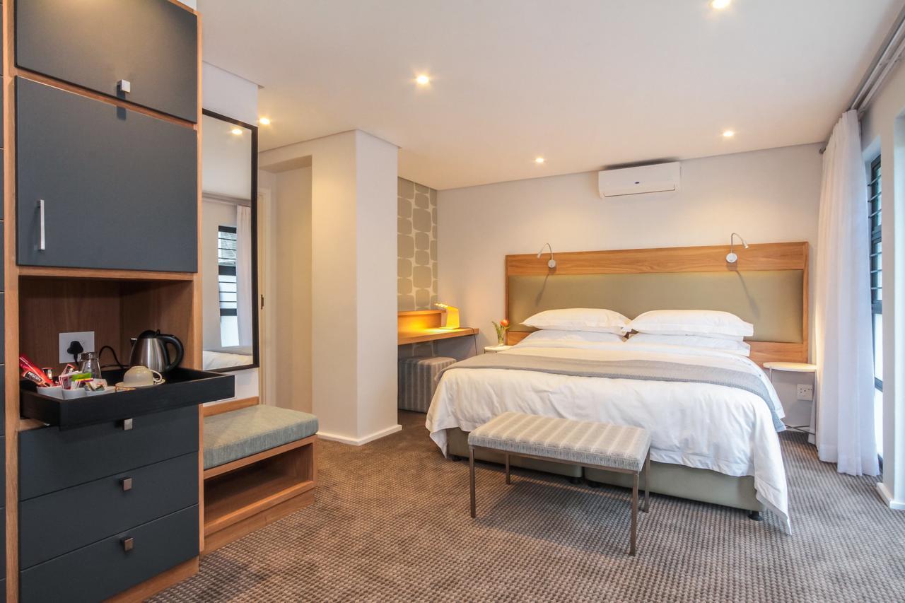 Double or Twin Room with Side Sea View,640905360:JPEG